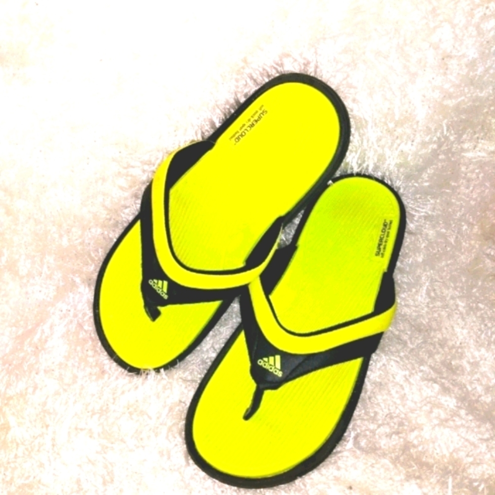 Adidas Super Cloud soft quick ,dry footbed. Size 5